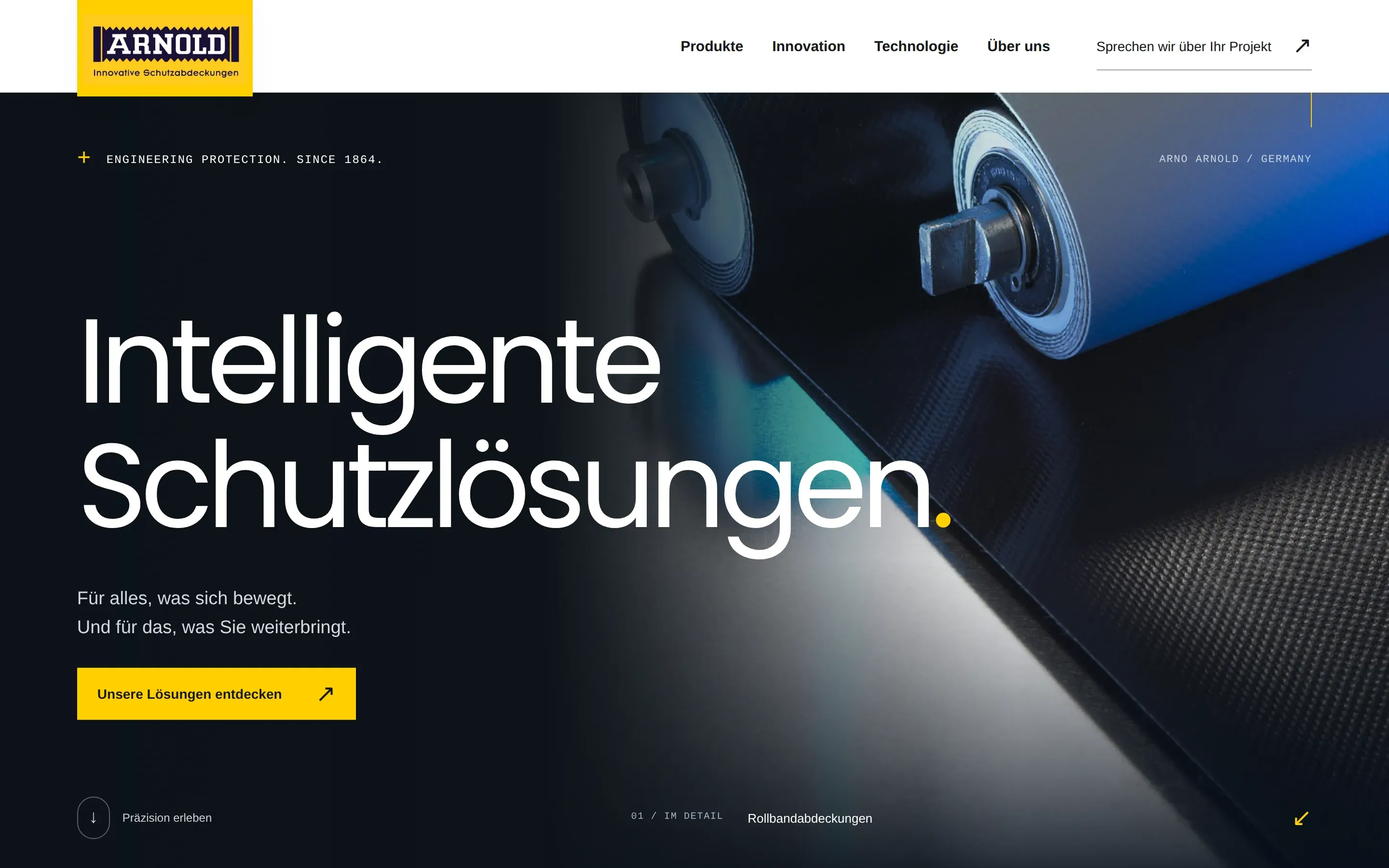 Website ARNO ARNOLD, Studio-Fassung von Drela, am Rechner: erster Bildschirm mit „Intelligente Schutzlösungen.“