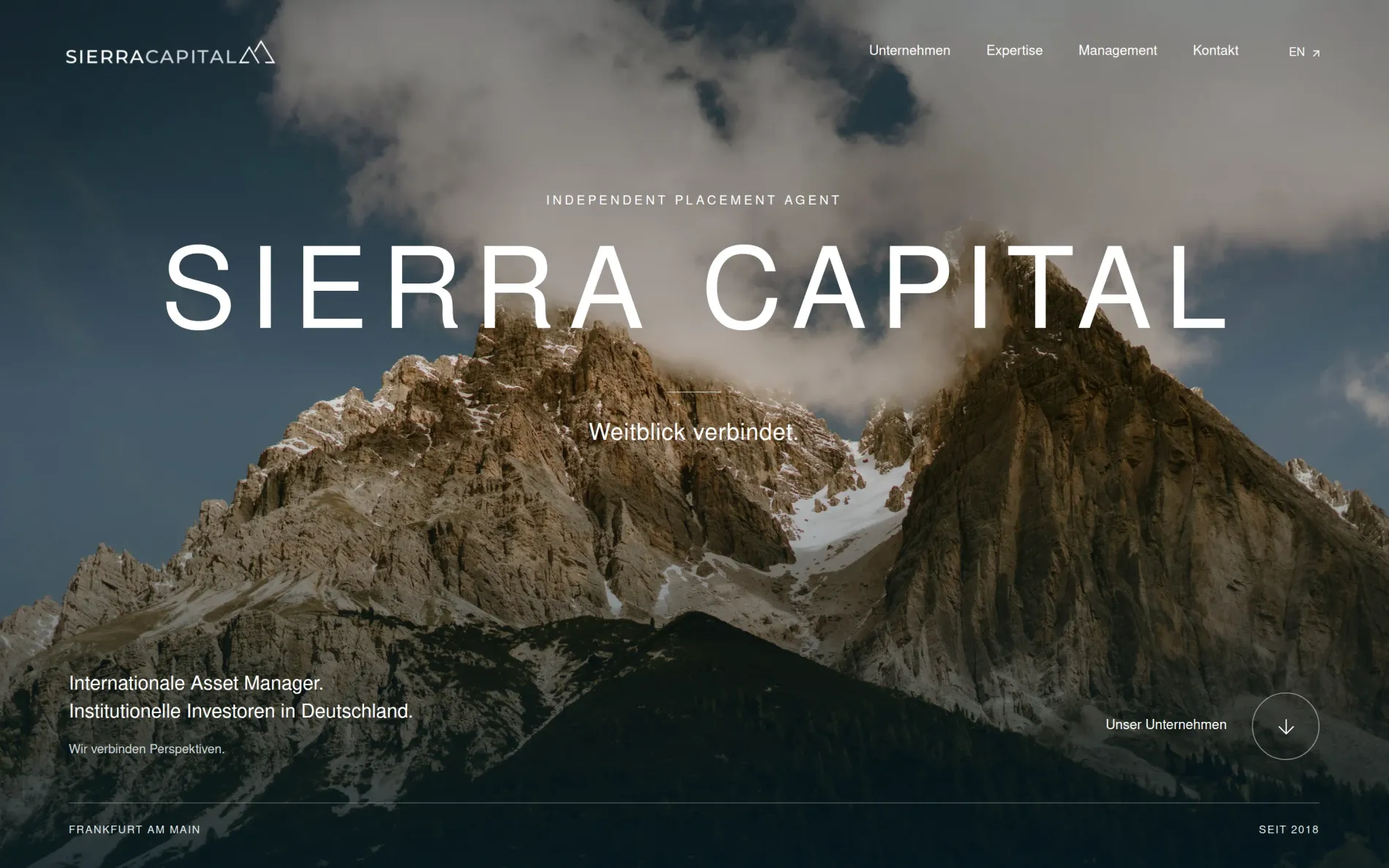 Website Sierra Capital, Studio-Fassung von Drela: erster Bildschirm mit „Sierra Capital. Weitblick verbindet.“